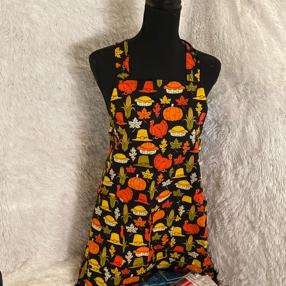 Handmade Reversible Thanksgiving Turkey 🦃 Apron just in time for the holidays